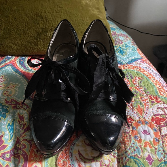Dana Buchman shoes (size 6) - Picture 5 of 6